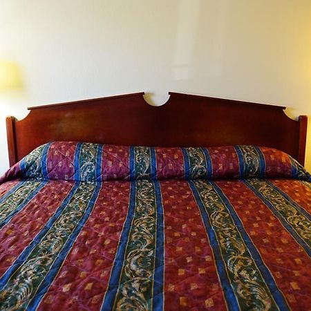 Wesley Inn Wichita Bagian luar foto