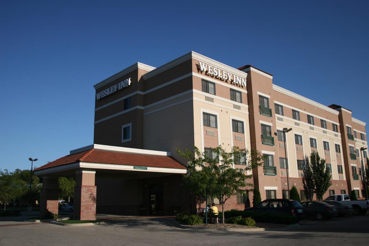 Wesley Inn Wichita Bagian luar foto