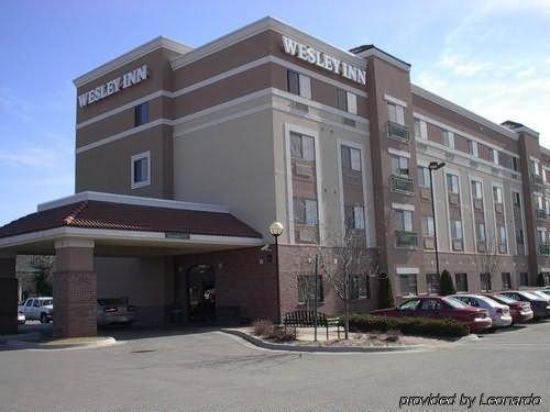 Wesley Inn Wichita Bagian luar foto