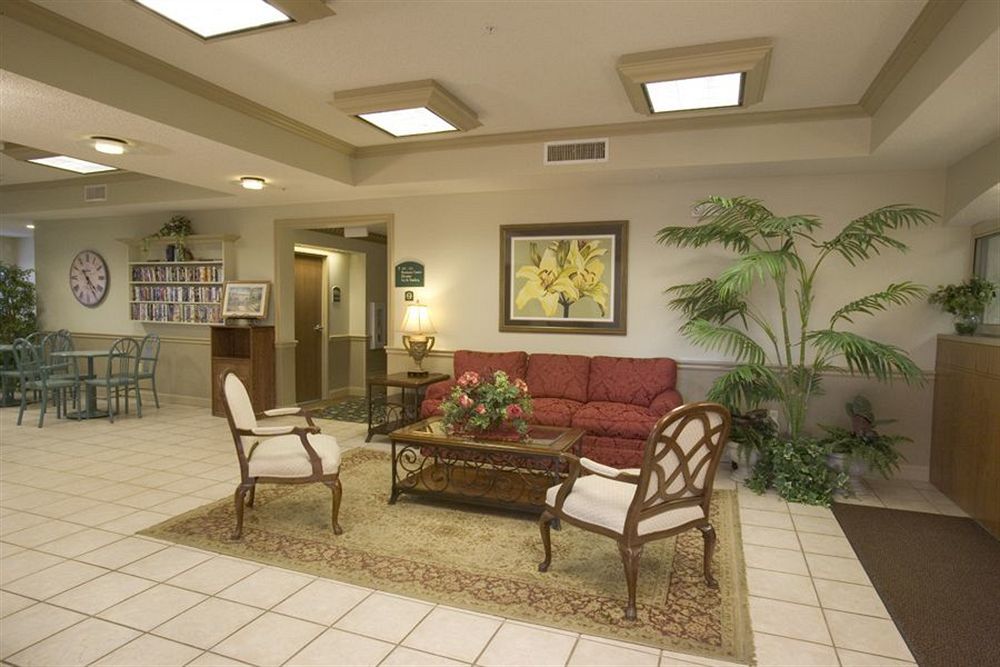 Wesley Inn Wichita Bagian luar foto